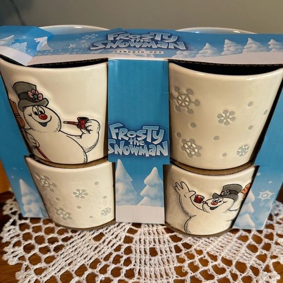 Ceramic “FROSTY THE SNOWMAN” ramekin set - Picture 3 of 9